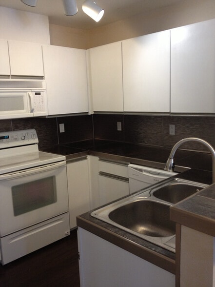 Building Photo - 9210 Market Pl