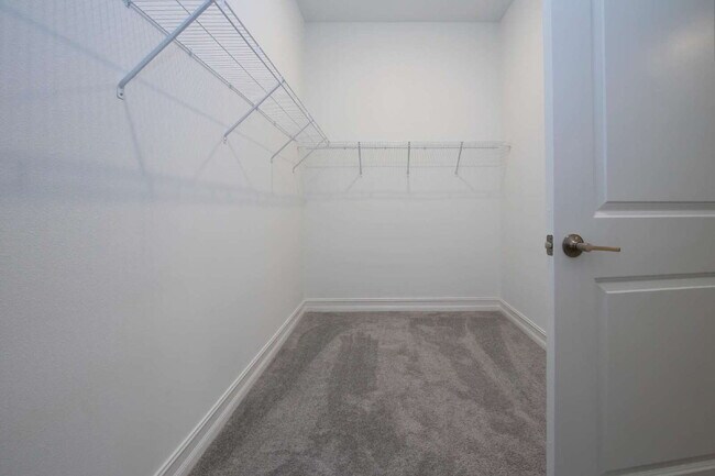 Building Photo - Spacious Like New 4-Bedroom Oasis with 3 Full Baths in Palmetto - Available NOW