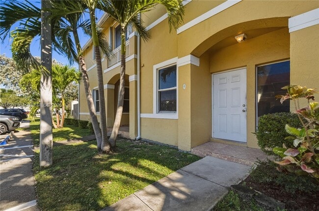 Building Photo - 810 NE 212th Terrace