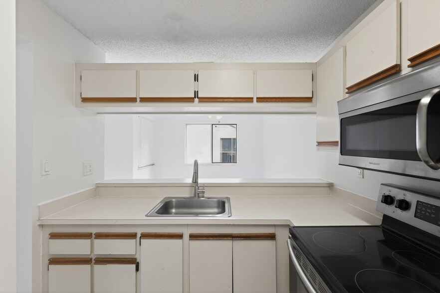 Building Photo - 13856 SW 93rd Ln