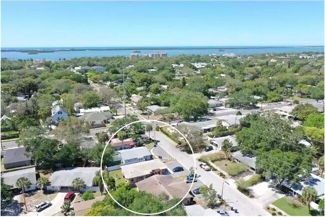 Building Photo - 607 Lyndhurst St