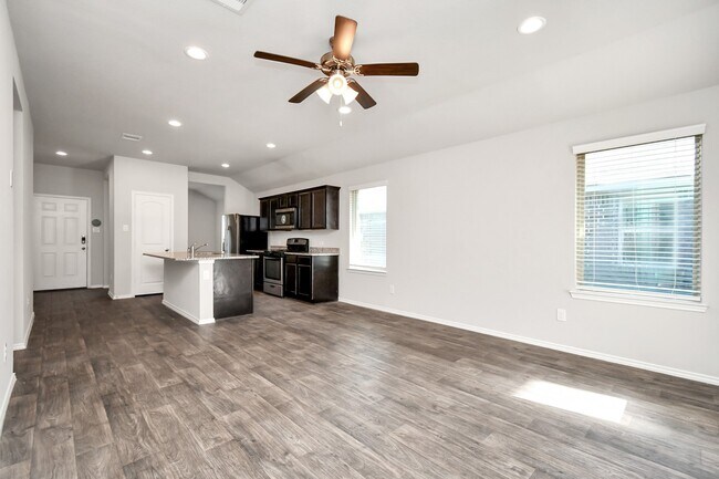 Building Photo - 9847 Laurel Lake Dr