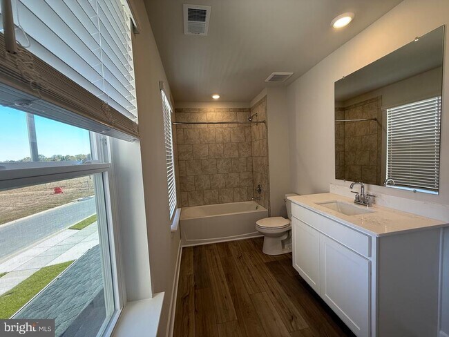 Building Photo - 1670 Lake Placid Dr