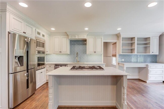 Building Photo - 153 Lantern Ridge Ct