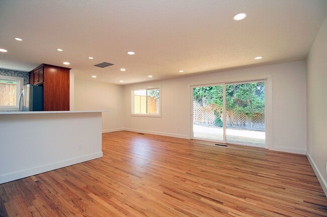 Building Photo - 14155 SW Red Haven Dr