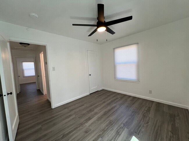 Building Photo - Fully remodeled 2 bedrooms and 1 bathroom, single-story home in Visalia, CA!