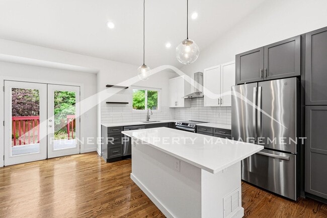 Building Photo - Spacious Home with Washer/Dryer and Central AC