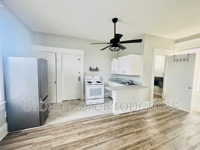 Building Photo - 419 4th St N