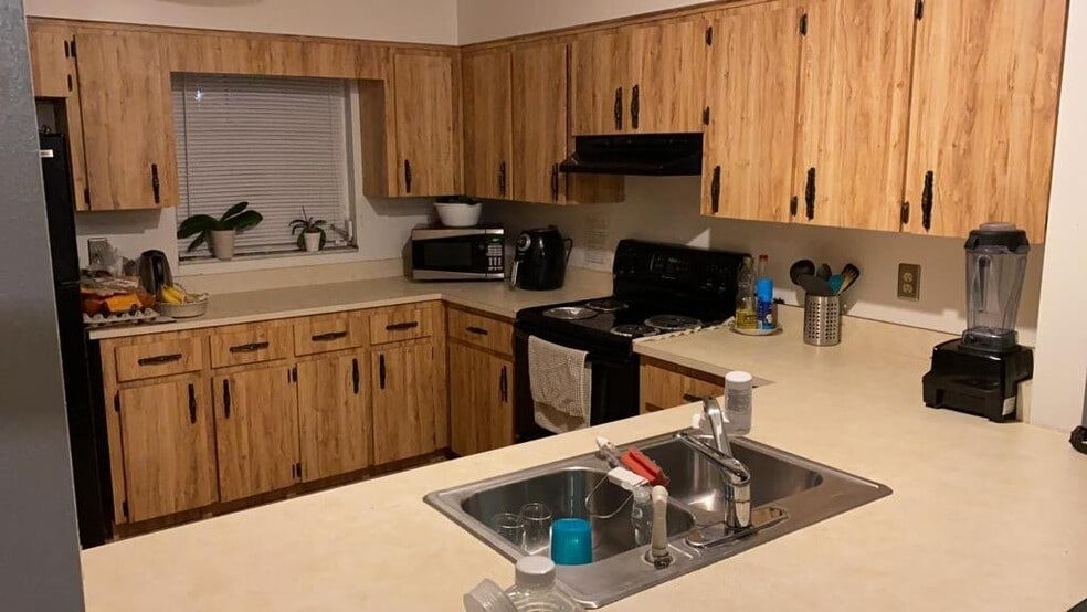 Building Photo - 7290 Daniel Webster Dr