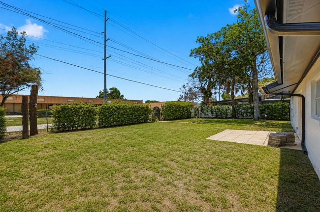 Building Photo - Remodeled SODO Home Available Now