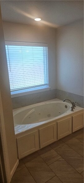 Building Photo - 302 S Emerald Woods Run