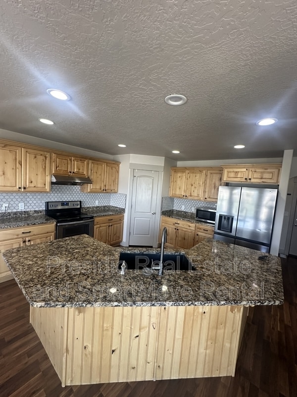 Building Photo - 14343 S Highfield Dr