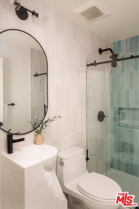 Building Photo - 2313 Banyan Dr