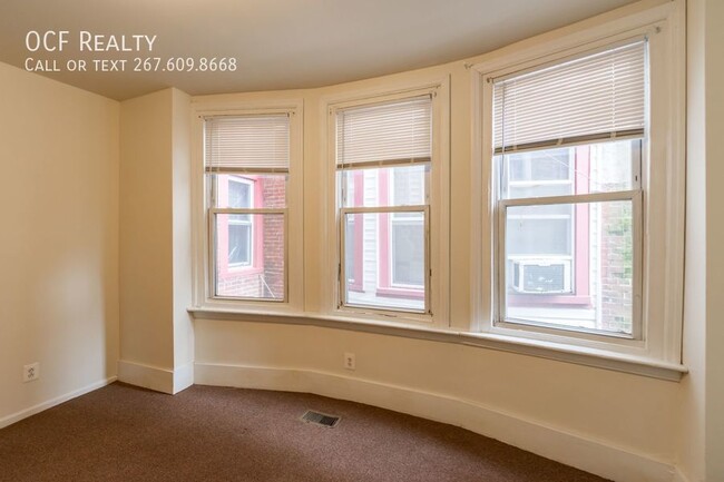 Building Photo - Spacious 2 Bedroom, 1 Bath Apartment in We...