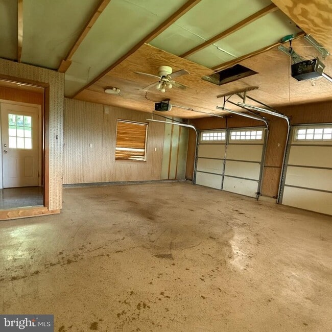 Building Photo - 7697 Hedgesville Rd