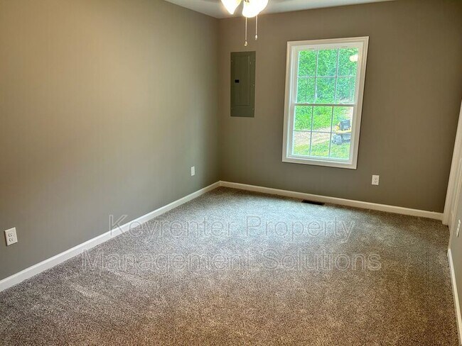 Building Photo - 905 Gardner St