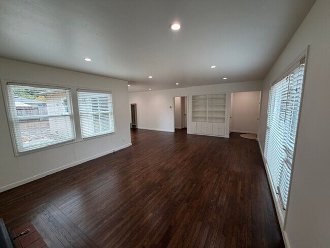 Building Photo - Charming JC Neighborhood Rental with Brand-New Kitchen & Hardwood Floors