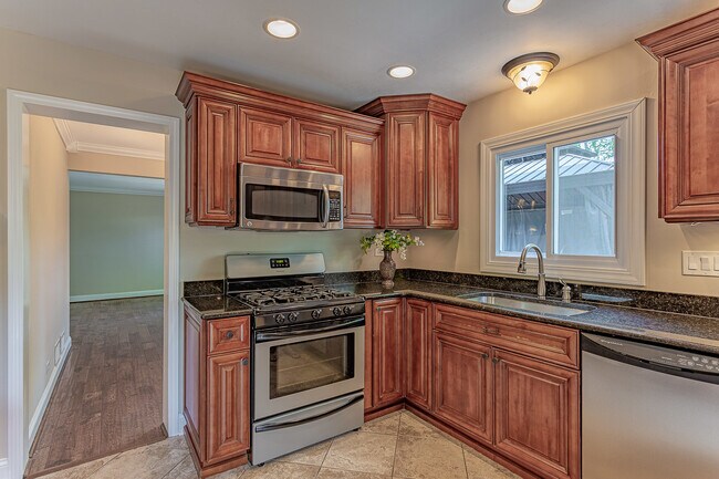 Building Photo - 1490 Paisley Ct