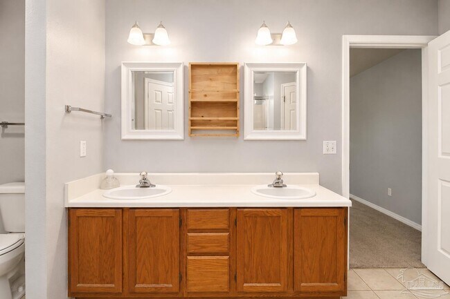 Building Photo - 10609 Creek Ridge Dr