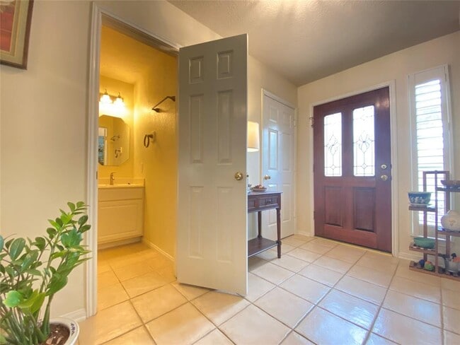 Building Photo - 3407 Beacon Hill Dr