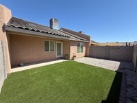 Building Photo - 3 BEDROOM HOME IN DESERT SKY!