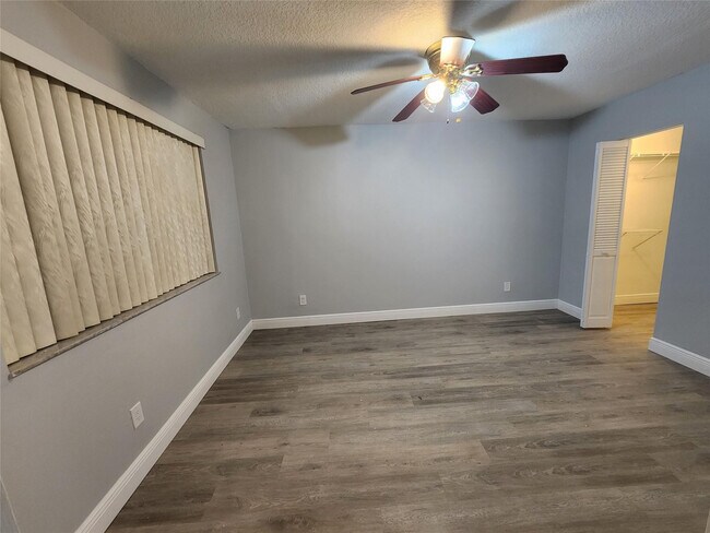 Building Photo - 1156 NW 106th Terrace