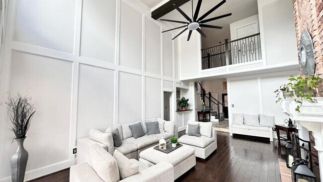 Building Photo - 1035 Flagmore Dr