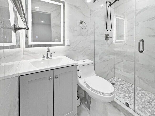 Building Photo - 417 NE 17th Ave