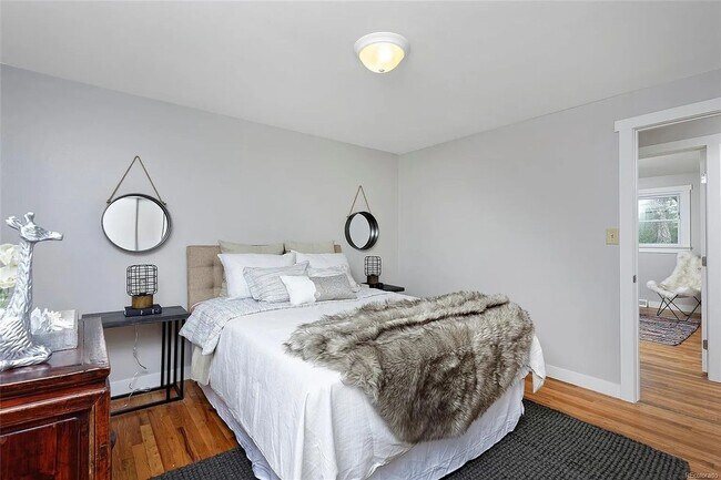 Building Photo - Charming 3-Bedroom Oasis with Expansive Yard and Driveway!