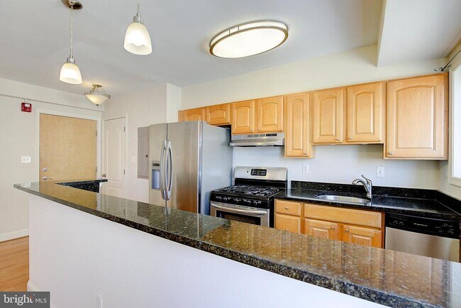 Building Photo - 738 Longfellow St NW
