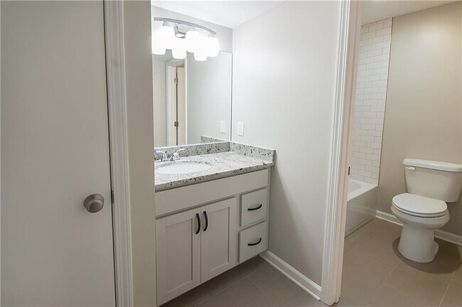 Building Photo - 3117 Colonial Way