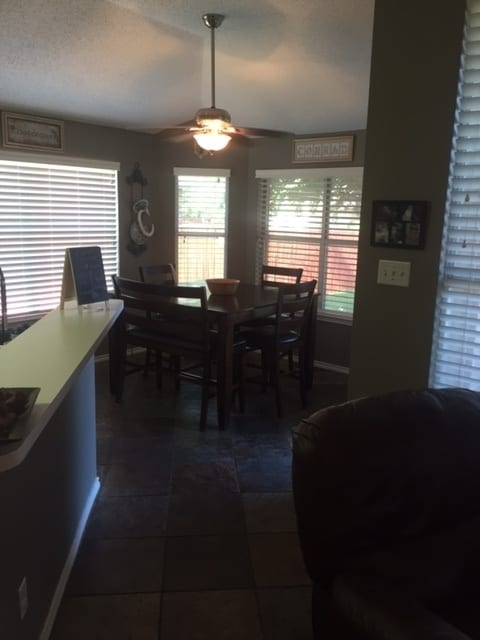 Building Photo - Spacious 3/2/2 in Allen! Laminate Wood Flo...