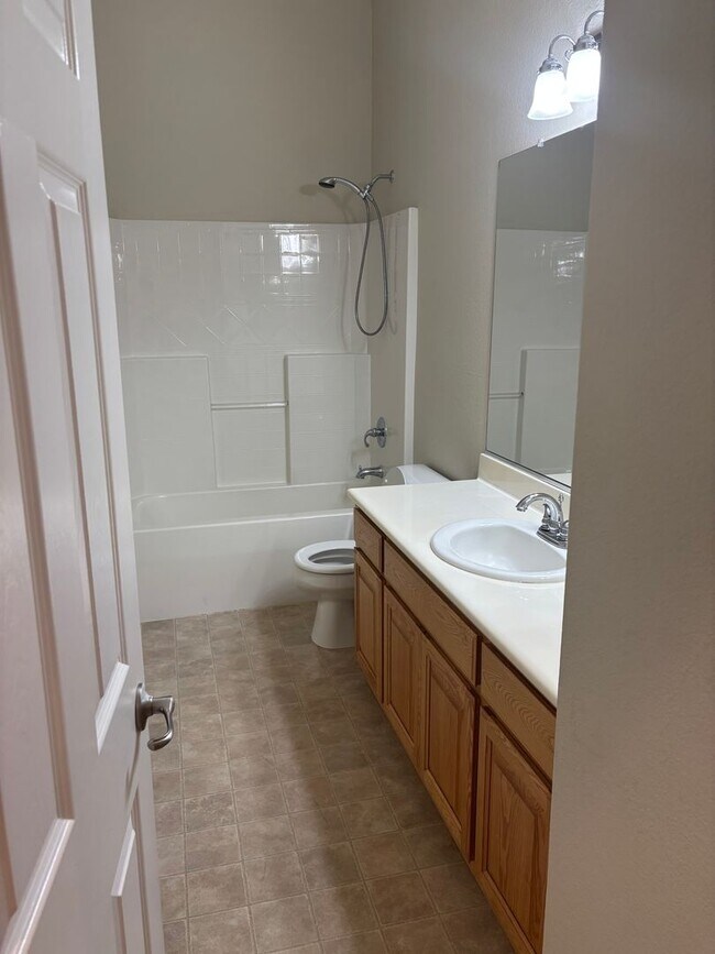 Building Photo - Beautiful Plumas Lake Home AVAILABLE NOW!