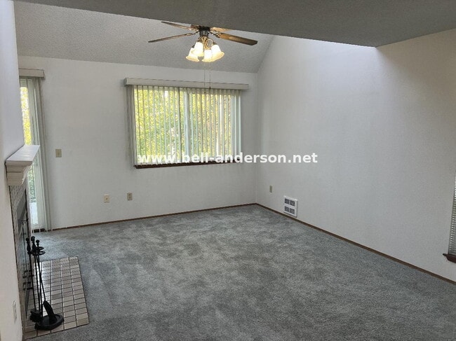 Building Photo - 2 Bedroom, 2 bath condo