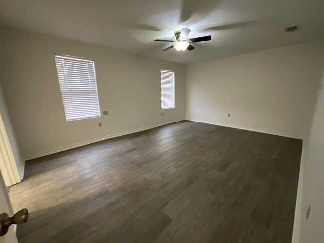 Building Photo - 2210 TX-31