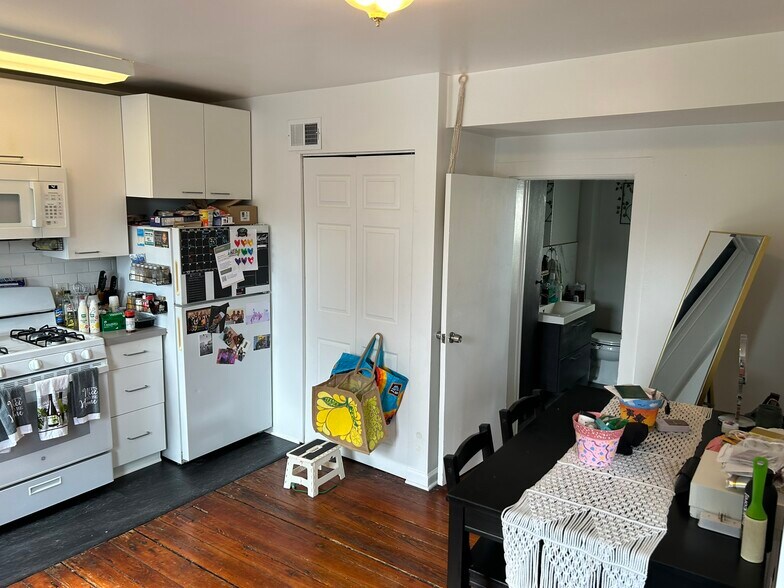 Building Photo - 3001 Huntingdon Ave