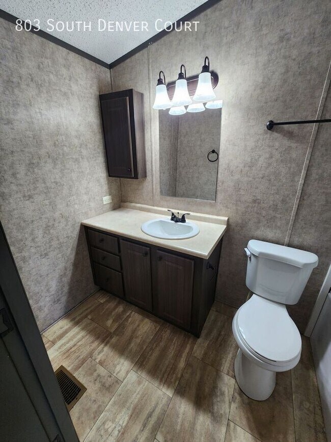 Building Photo - 803 S Denver Ct