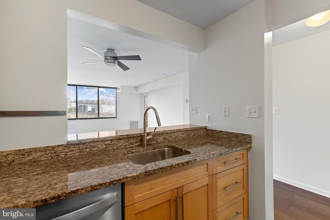 Building Photo - 10101 Grosvenor Pl