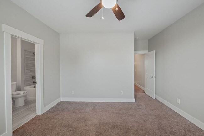 Building Photo - Stunning Modern Townhouse in the Heart of ...