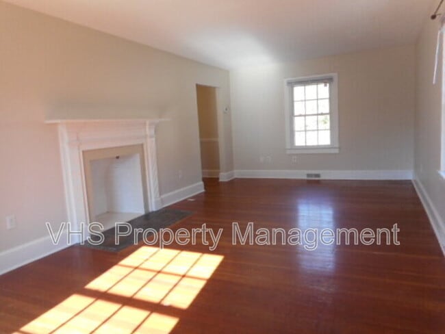 Building Photo - 815 Bright St