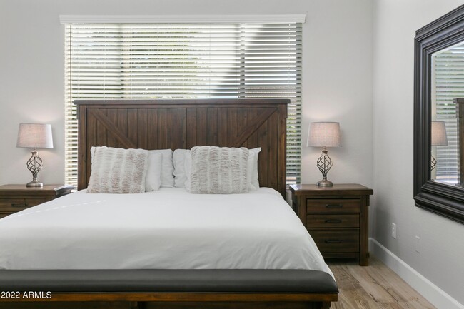 Building Photo - 7725 E Journey Ln