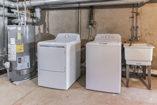 Building Photo - Two bedroom one Bathroom House for rent