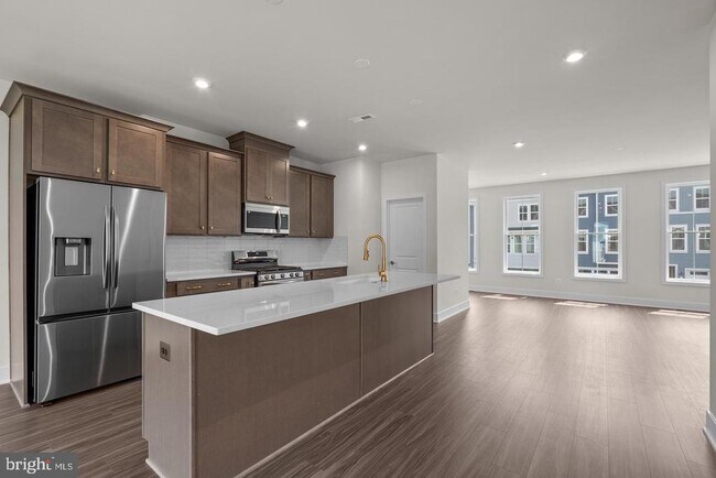 Building Photo - 114 Galaxy Pl