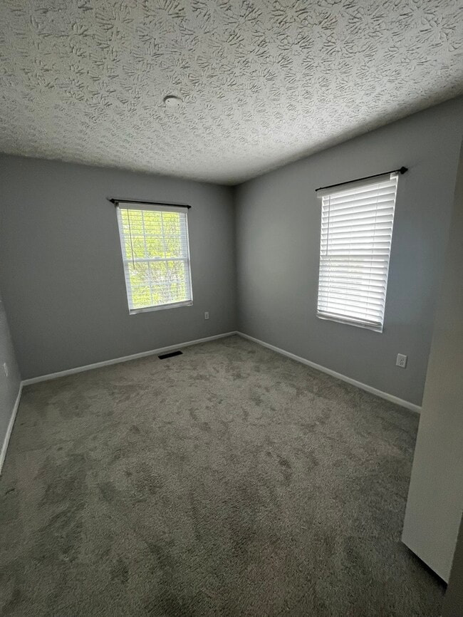 Building Photo - Beautiful 3 Bedrooms Home inside Willows a...