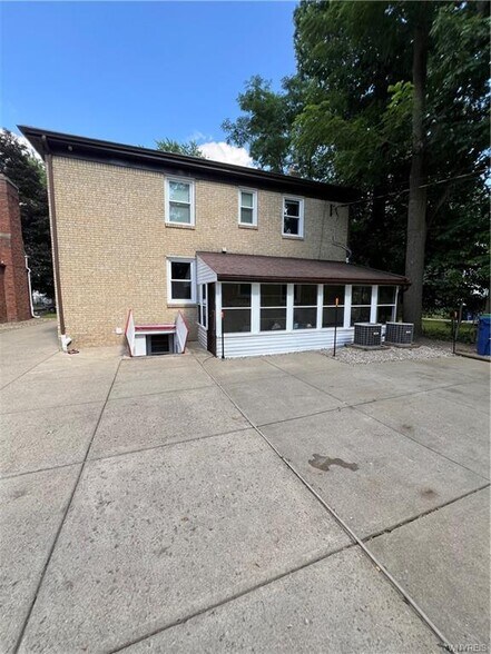 Building Photo - 53 Arlington Rd