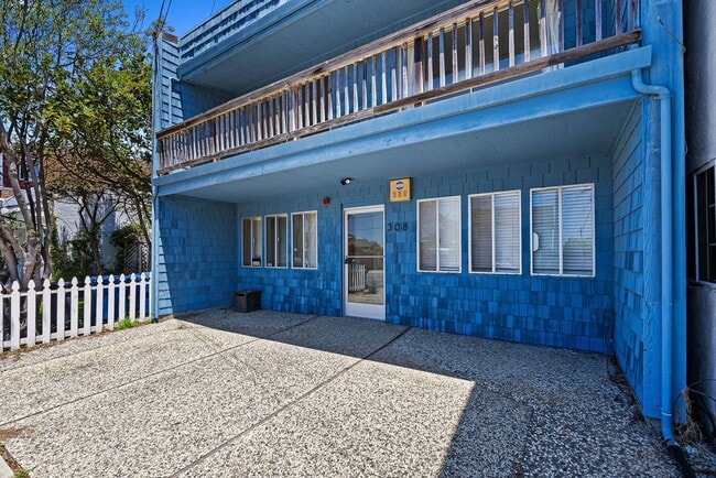 Building Photo - Estrella Ave (LEASE UP ONLY)