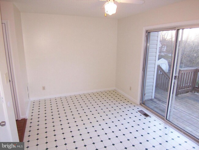 Building Photo - 1336 Foxglove Square