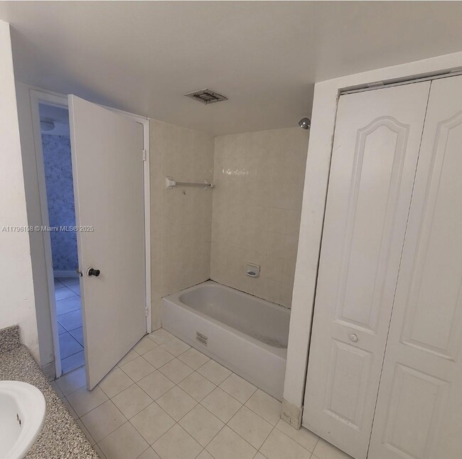 Building Photo - 4850 NW 97th Pl