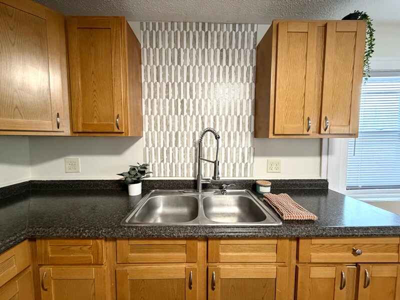 Building Photo - 184 Burritt Rd