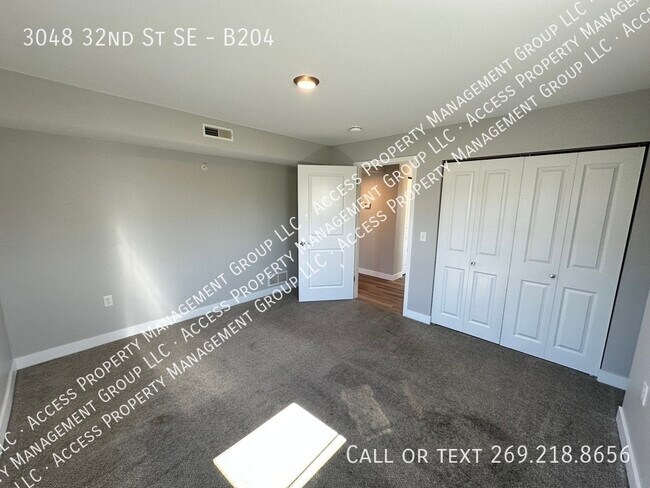 Building Photo - Great SE Side area close to 28th St and Be...